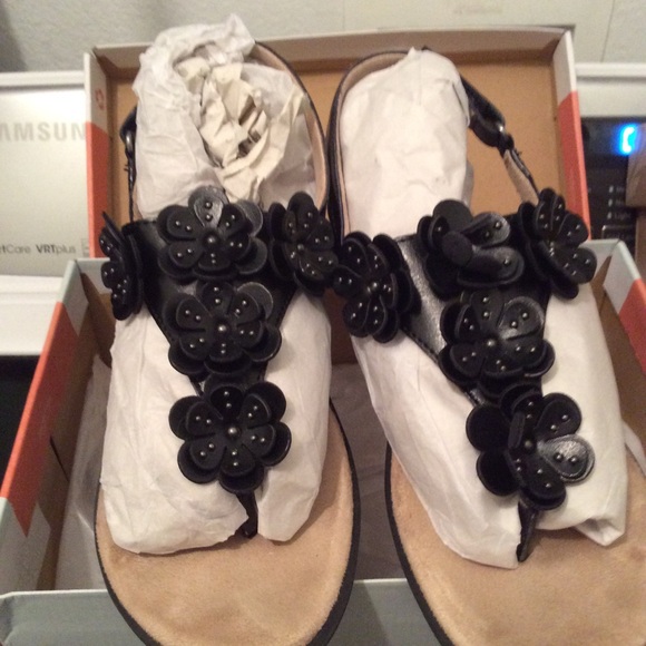 SOUL Naturalizer June Flat Sandals 7 1/2W - Picture 2 of 5